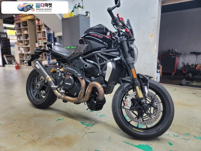 두카티 몬스터 1200 R 2016년식 두카티 몬스터1200R