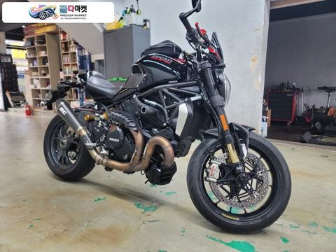 두카티 몬스터 1200 R 2016년식 두카티 몬스터1200R