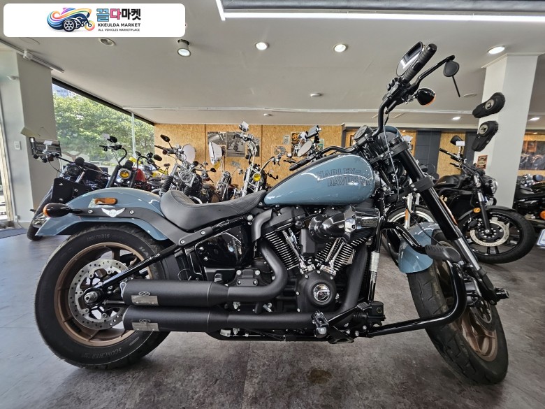 할리데이비슨 소프테일 로우라이더 S 2024년식 24년식 지킬머플러 500키로대 신차급 로우라이더S 팝니다.