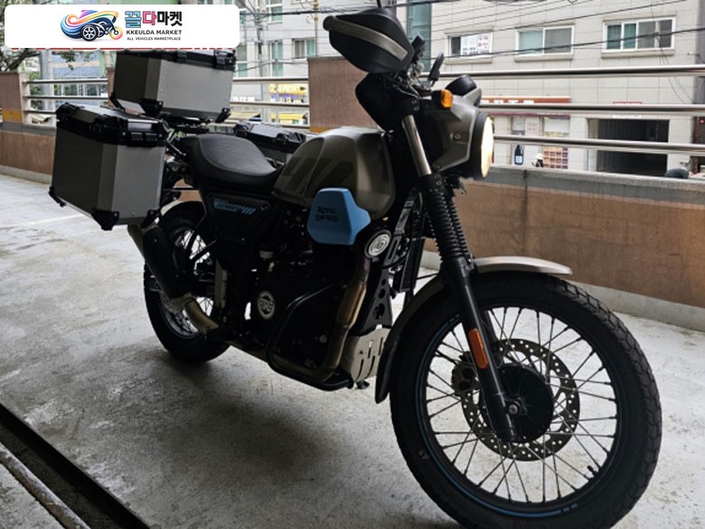 로얄엔필드 스크램 411 2023년식 로얄엔필드 스크램411 2821km 신차급! 길들이기 완료!
