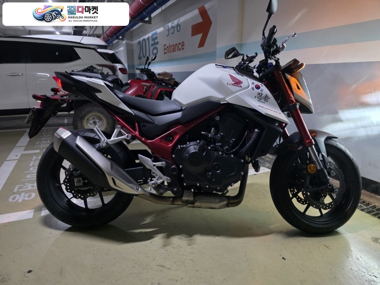 혼다 CB 750 호넷 2023년식 cb750 호넷 (23년식, 24년 출고)