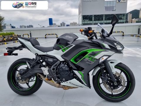 가와사키 닌자 650 ABS 2022년식 2022년식 1783km 닌자 650 ABS 아크라포빅 풀시스템 머플러 구변완료 분양중. 12개월~36개월 신용카드 무이자 할부가능.