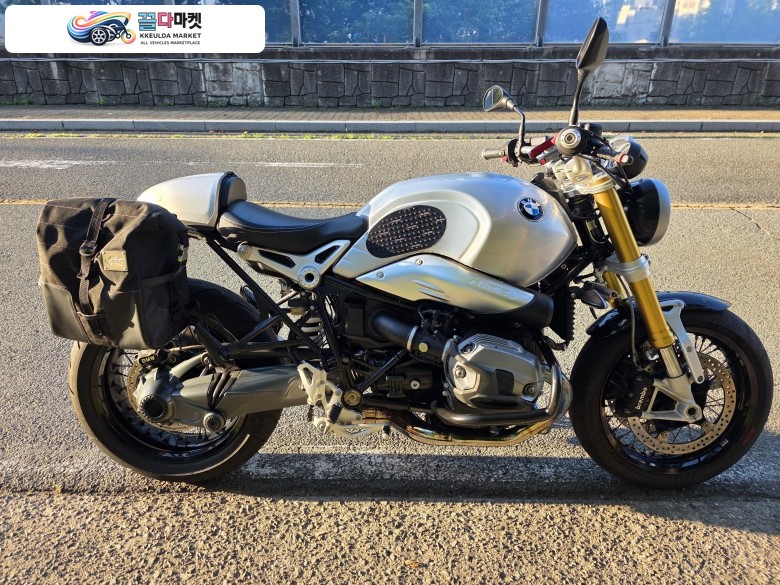 BMW R 나인 T 2016년식 R9T 노멀 은색 16년 부산