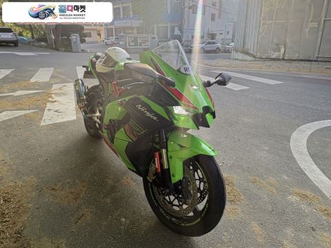 가와사키 닌자 10 R 2023년식 가와사키 ZX10R 23년 6100km