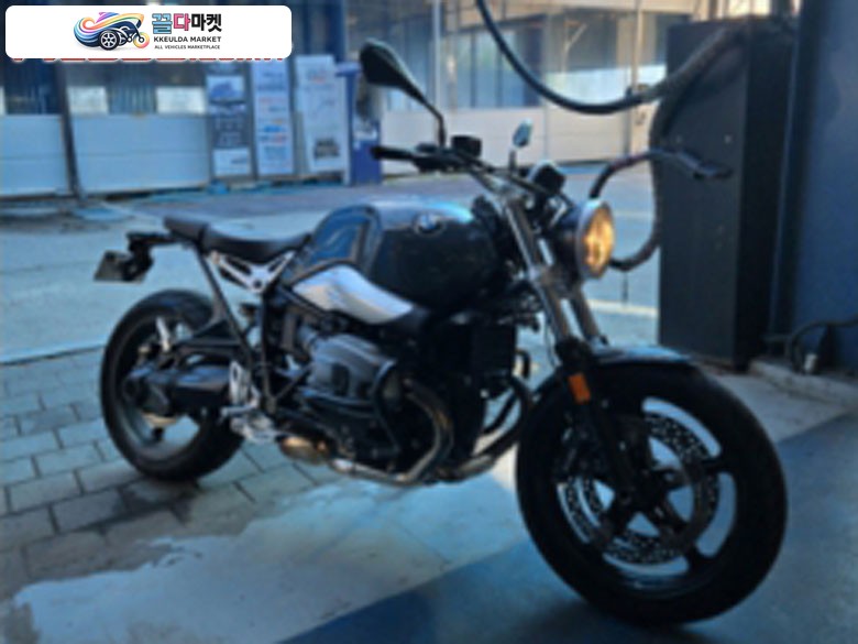 BMW R 나인 T 퓨어 2020년식 2020년식 R90T  퓨어 순정차량 판매 합니다.