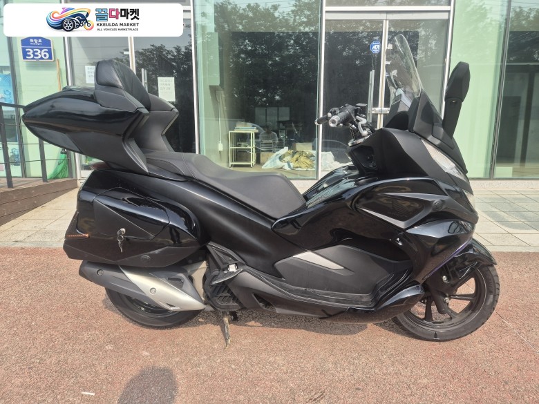 혼다 PCX 125 FI 2019년식 혼다 PCX125 골드윙튜닝 FRP 풀커버장착 블랙컬러모델