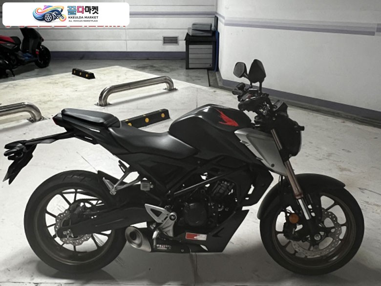 혼다 CB 125 R 2021년식 Cb125r 21년식 팝니다.