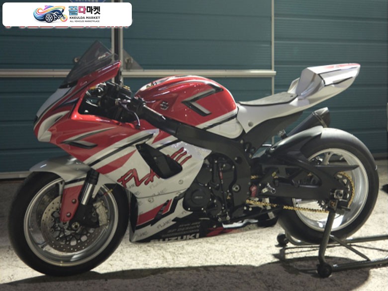 스즈끼 GSX R 600 2015년식 리스토어 한 r600 ( 1회주행 , 1년 정비 )