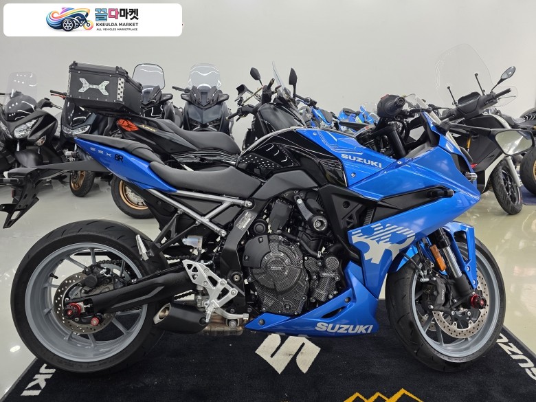스즈끼 GSX 8 R 2024년식 진주신평오토바이- -스즈키 GSX-8R- -신차컨디션의 바이크- -2024년식 2,374km 주행한 바이크-