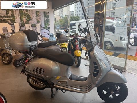 베스파 GTS 300 슈퍼테크 2023년식 베스파gts300 23년식 적은키로수 민트급 판매합니다