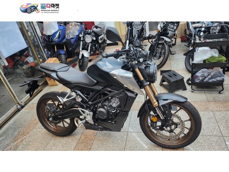 혼다 CB 125 R 2022년식 신차급 혼다 cb125r 판매합니다