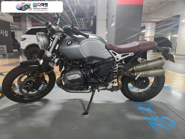 BMW R 나인 T 스크램블러 2022년식 알나인티 스크램블러 22년식입니다. 거의 신품과 같습니다.