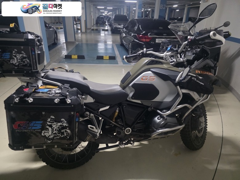 BMW R 1200 GS 어드벤쳐 2015년식 아크라포빅 머플러 튜닝 , 샤프로 리콜완료 , 삼박스 관리 잘된 gs 저렴히 판매 합니다.  (1200만원에서 1100만원으로 수정 합니다)