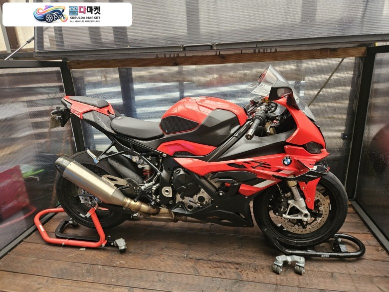 BMW S 1000 RR 2023년식 2023년식 BMW S1000RR 레이스팩 레드색상 팝니다.