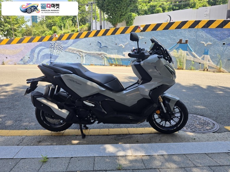 혼다 ADV 350 2024년식 [부산] 혼다 ADV350 2024년 그레이 색상 9000km 주행 차량 판매 합니다