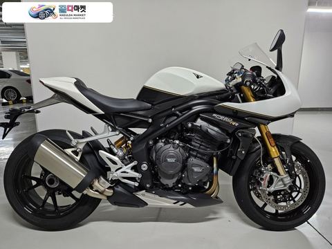 트라이엄프 스피드 트리플 1200 RR 2023년식 앞뒤 올린즈 전자식 서스펜션+브렘보 스틸레마 브레이크와 매력적인 3기통 엔진의 완벽한 조화