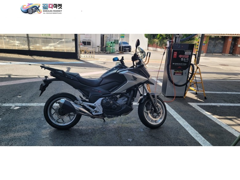 혼다 NC 750 X 2017년식 실용성과 가성비, 유지관리가 좋습니다.