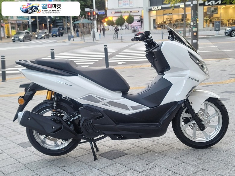 키웨이 비에스테 125 LX 2025년식 비에스테125 화이트 인기최고모델! 업무용 배달용으로 최적화! 카드12~22개월무이자 할부가능!