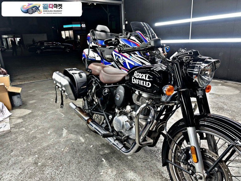 로얄엔필드 클래식 350 2022년식 로얄엔필드 클래식350 블랙도색 팝니다