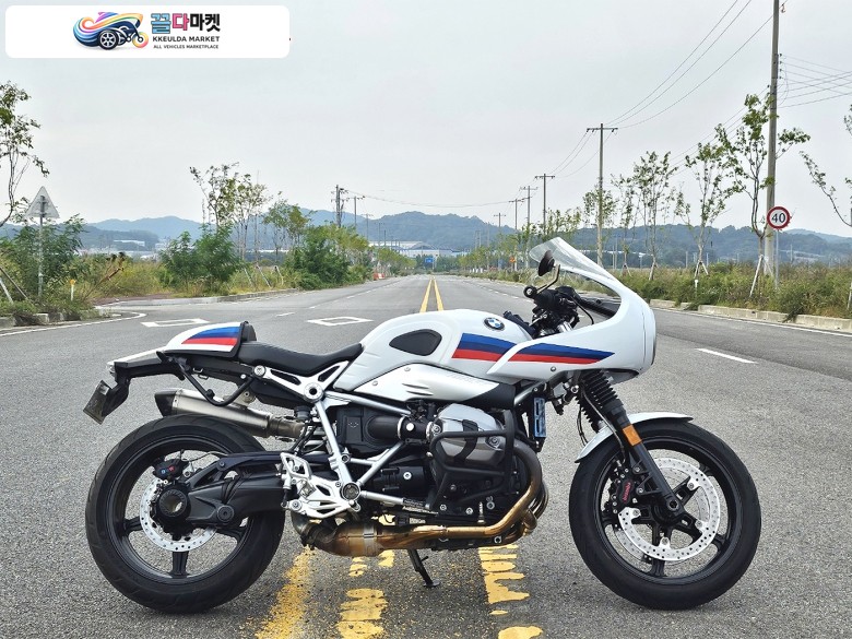 BMW R 나인 T 레이서 2017년식 개인) 편한 포지션, 하이마운트 머플러