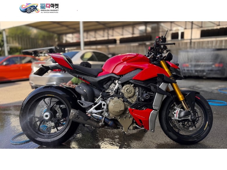 두카티 스트리트파이터 V4 S 2020년식 20 스트리트파이터V4S 데스모 점검완료 및 올 신품 소모품 상태 판매