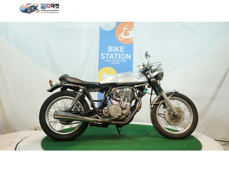 야마하 SR 400 2006년식 [바이크스테이션] 위탁매물 소장용 정서류 풀튜닝 카페레이서 슈퍼트랩머플러 빅캬브 셰퍼핸들