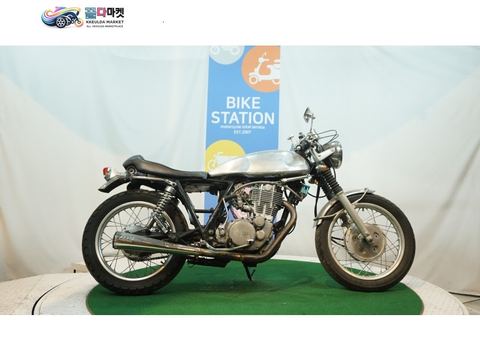 야마하 SR 400 2006년식 [바이크스테이션] 위탁매물 소장용 정서류 풀튜닝 카페레이서 슈퍼트랩머플러 빅캬브 셰퍼핸들