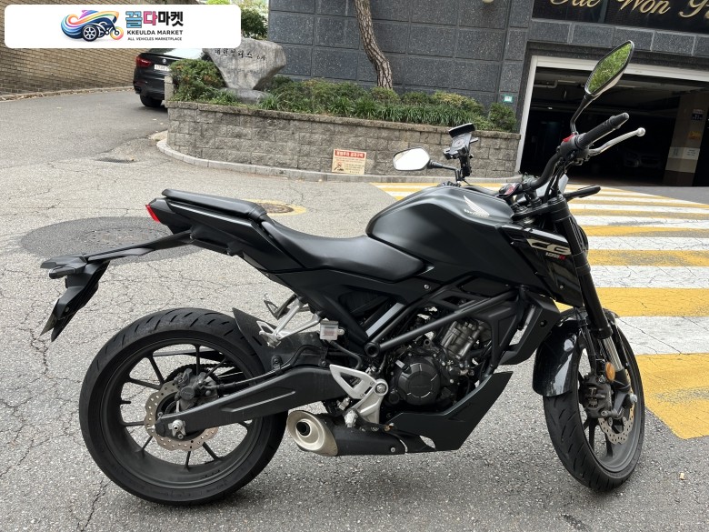 혼다 CB 125 R 2024년식 CB125R 잘 사용하다 팝니다