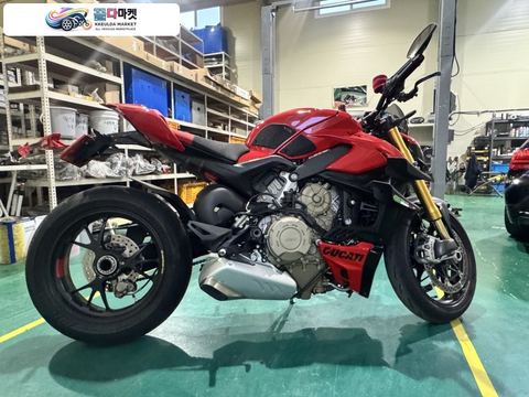 두카티 스트리트파이터 V4 S 2023년식 24년형 스트리트파이터V4S 판매