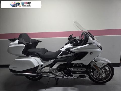 혼다 골드윙 투어 MT 2023년식 골드윙 투어mt  7700km