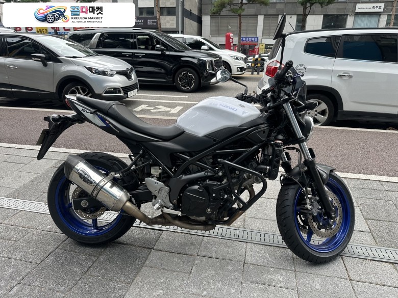 스즈끼 SV 650 2017년식 스즈키 SV650 17년식 화이트블루 중고 판매