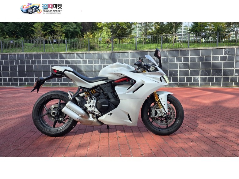 두카티 슈퍼스포츠 950 S 2021년식 두카티 슈퍼스포츠 950s 팝니다