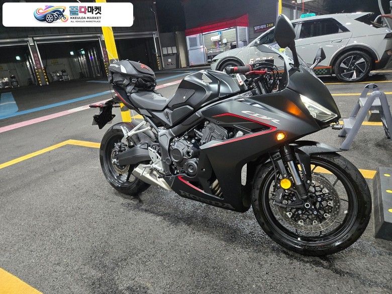 혼다 CBR 650 R ABS 2024년식 Cbr650r 2024년식 2400km 블랙