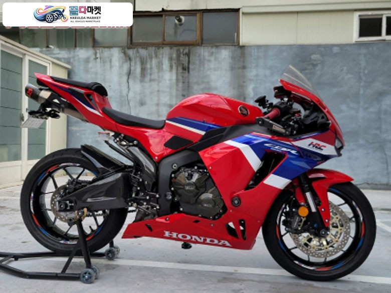 혼다 CBR 600 RR 2025년식 CBR600RR / 4075km / 튜닝 다수