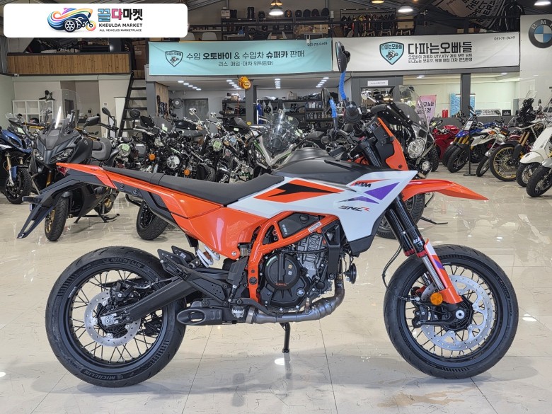 KTM 390 어드벤처 2025년식 다파는 오빠들 신형 KTM 390 SMC 시리즈 입고! 입니다^^