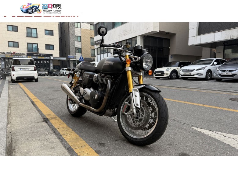 트라이엄프 트럭스턴 R 2016년식 16' TRIUMPH THRUXTON R / 트라이엄프 스럭스턴 R / 중고바이크