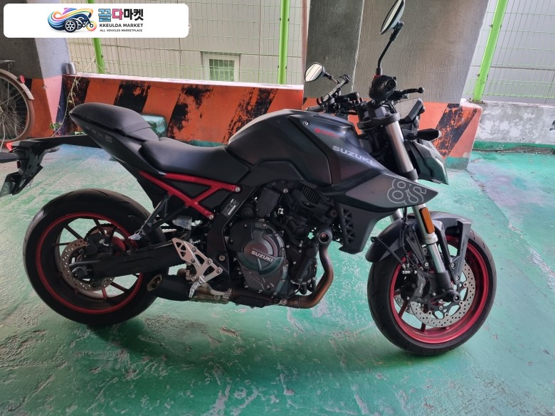 스즈끼 GSX 8 S 2025년식 2025년 GSX 8S 6050KM S급신차 저렴하게 판매합니다.