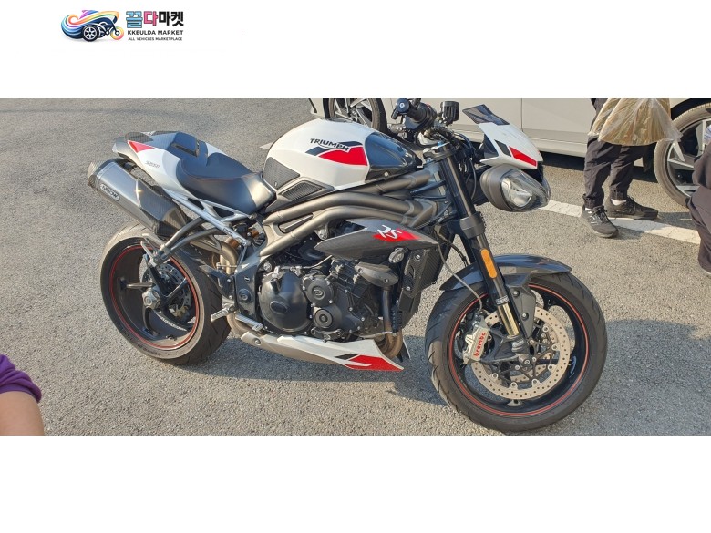 트라이엄프 스피드 트리플 1050 R 2020년식 스피드트리플 팝니다.