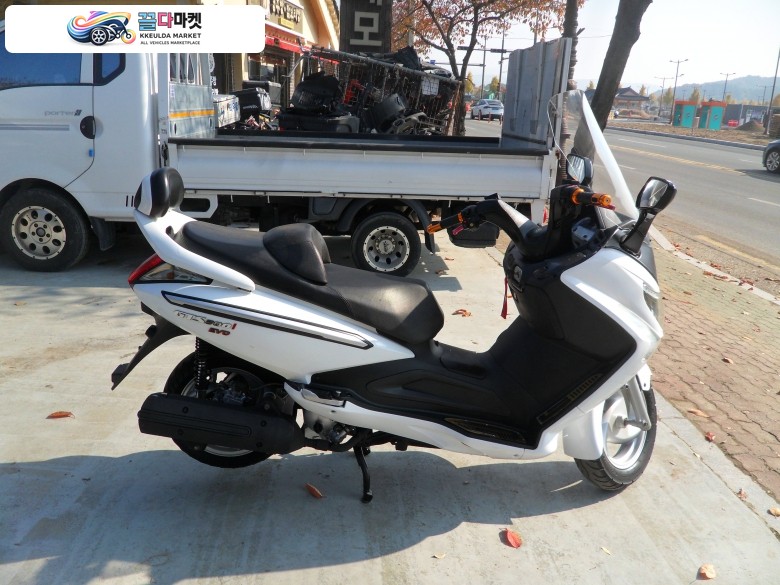 SYM 보이져 300  i EVO 2013년식 SYM 보이져 300 i 에보 판매합니다.