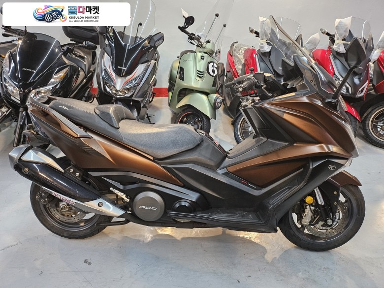 킴코 AK 550 i 2018년식 킴코 AK550 18년식 판매합니다