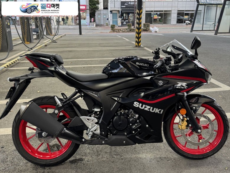 스즈끼 GSX R 125 ABS 2025년식 스즈키 2025년식 GSX-R125 주행거리 2414km 신차급 판매합니다.