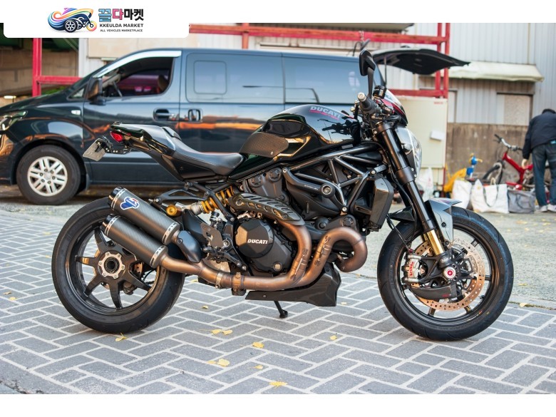 두카티 몬스터 1200 R 2017년식 두카티 몬스터 1200R  귀한 R