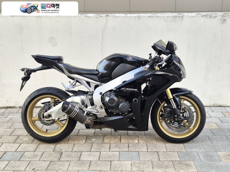 혼다 CBR 1000 RR 2010년식 CBR1000RR 2010년식 판매합니다.