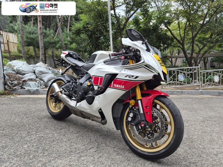 야마하 YZF R1 2022년식 야마하 r1 60주년 4930km 판매합니다