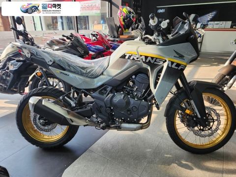 혼다 XL 750 트랜스알프 2025년식 25년 XL750 트랜스 알프 그레이 /화이트 신차 판매