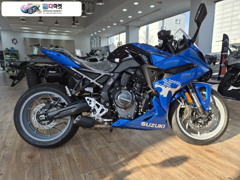 스즈끼 GSX 8 R 2024년식 스즈키강릉점//GSX-8R 블루 (24년식) 신차판매합니다. 파격할인!!! (신한마이카 10년, 롯데카드할부 5년,캐피탈 가능)