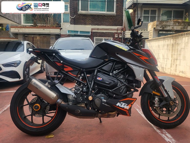KTM 1290 슈퍼 듀크 R 2018년식 1290수퍼듀크 날립니다