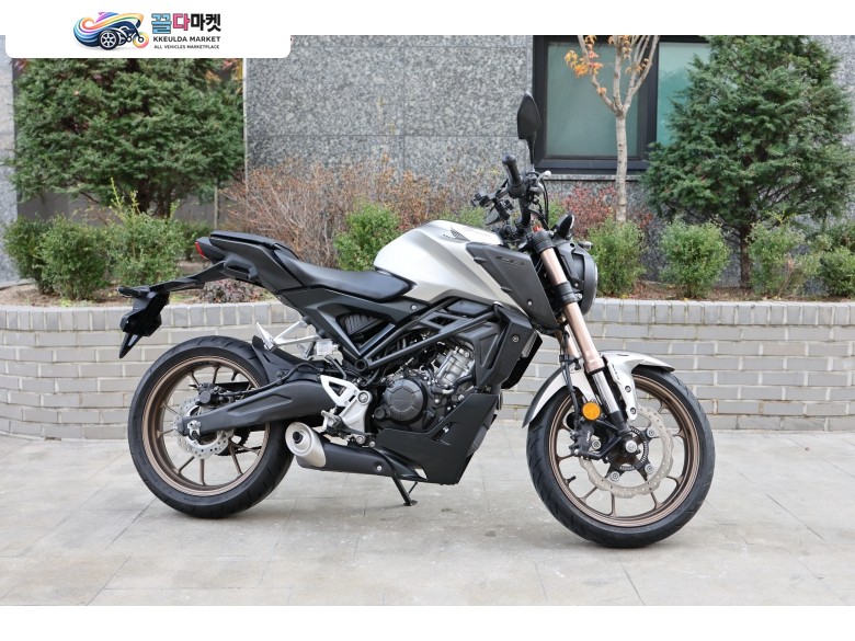 혼다 CB 125 R 2023년식 혼다 CB125R 2023년식 신차급 매물을 판매합니다 대차 가능