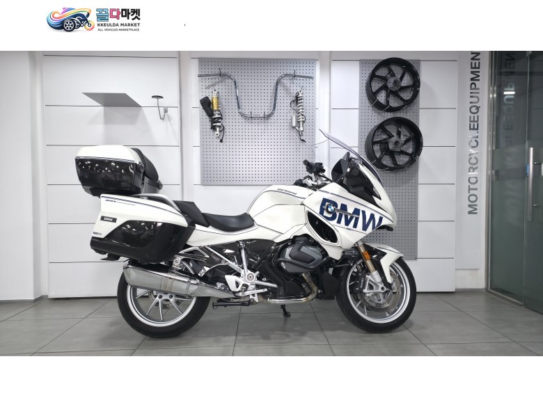 BMW R 1250 RT 2023년식 BMW모토라드 보증매물 짧은 주행거리와 좋은 컨디션입니다