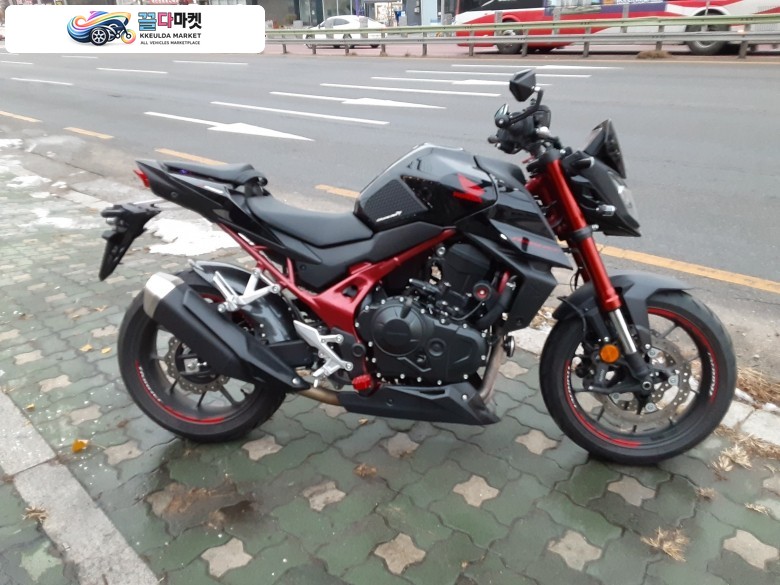 혼다 CB 750 호넷 2024년식 여기 빛나는 혼다 팔아봅니다~~~대차가능 (신한 하나 엠캐피탈)
